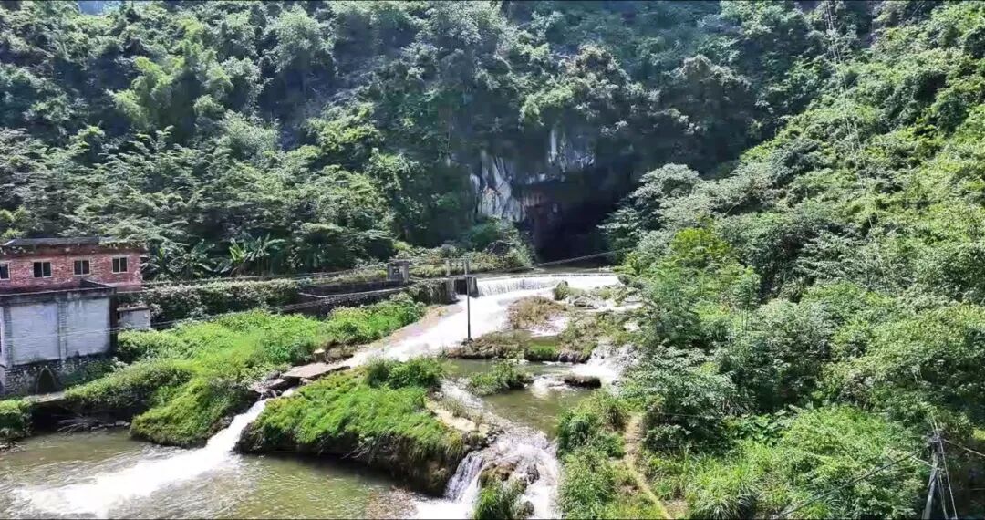 就在上林三里！公路旁藏着一处小瀑布，很多呗侬曾路过...